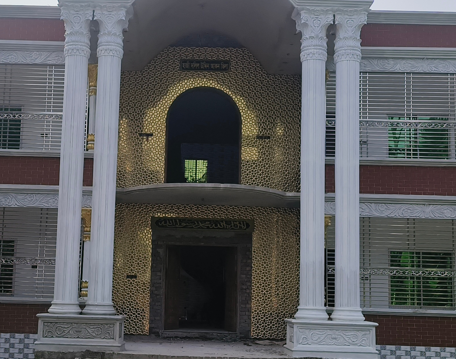 মাদারীপুরের শিবচরে চেয়ারম্যান প্রার্থীর নির্মাণাধীন বাড়ি থেকে দুই লাখ টাকার তার চুরির অভিযোগ